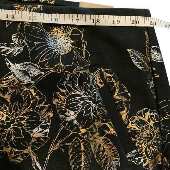 NWT Chico's Pants Womens Sz 4 (20) Fabulously Slim Black Lady Rose Ponte Pull-On - Picture 6 of 8